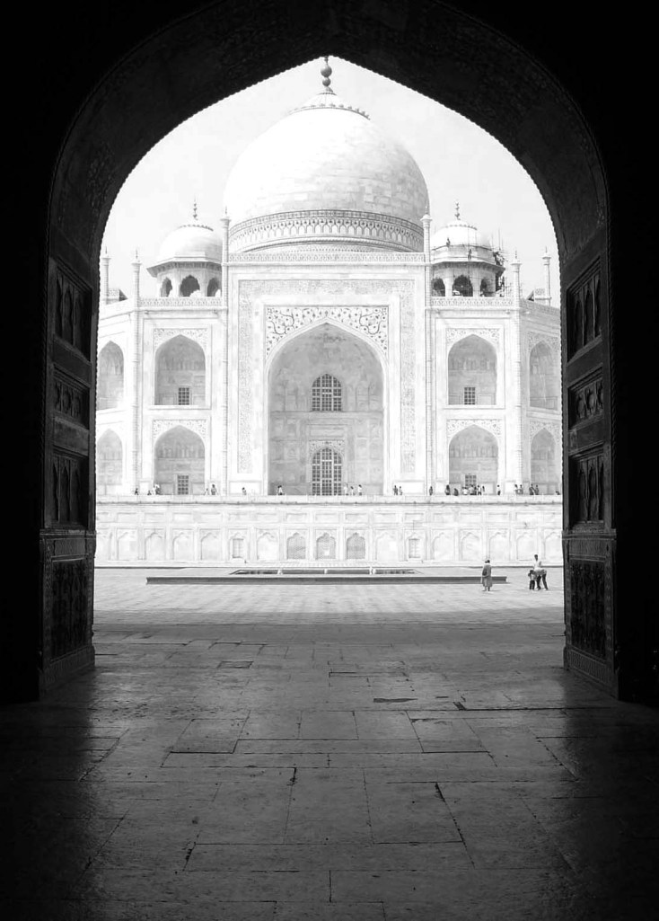à travers le Taj