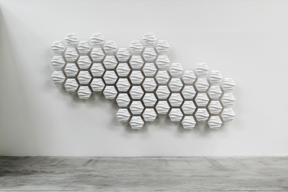 Hexi-Responsive-Wall-by-Thibaut-Sld-10
