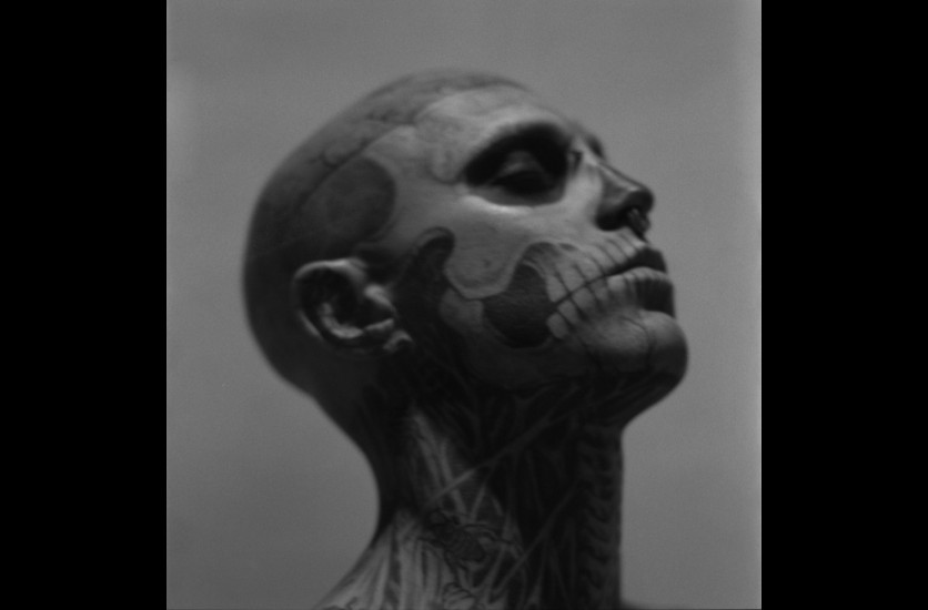 aga04-tt-width-836-height-550-fill-1-bgcolor-000000