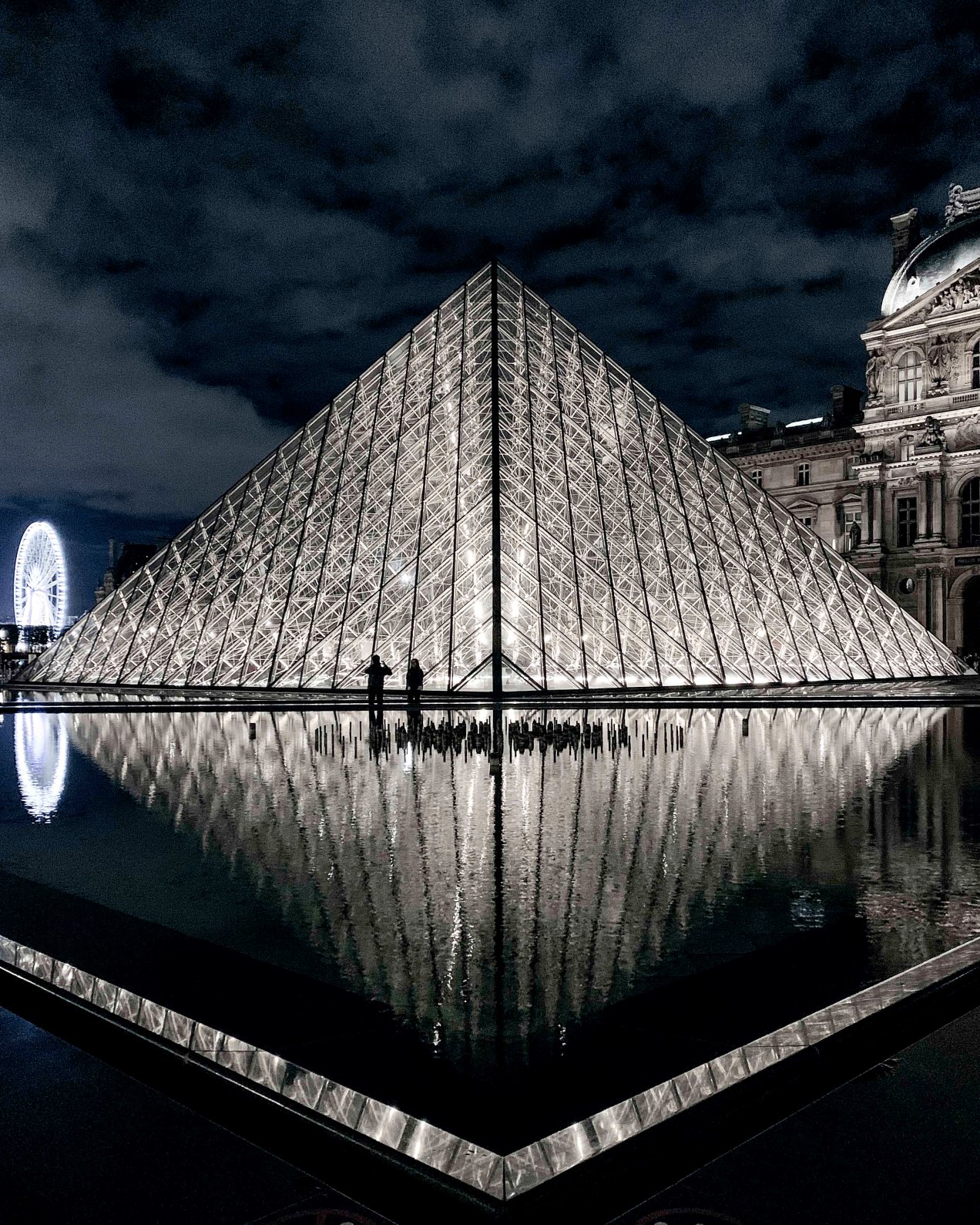 La pyramide du Louvre en hiver, gildalliere, 2019